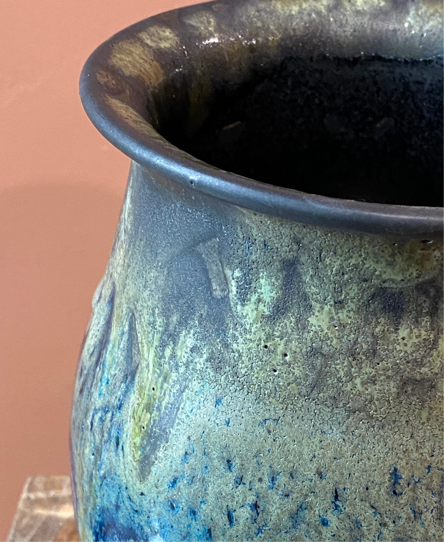 kaolin seacoal olive jar